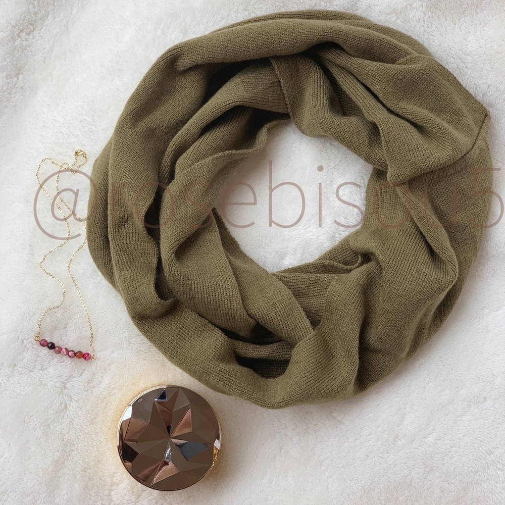 🧣♥️Luxe Knit Infinity Scarf in OLIVE - Picture 1 of 8